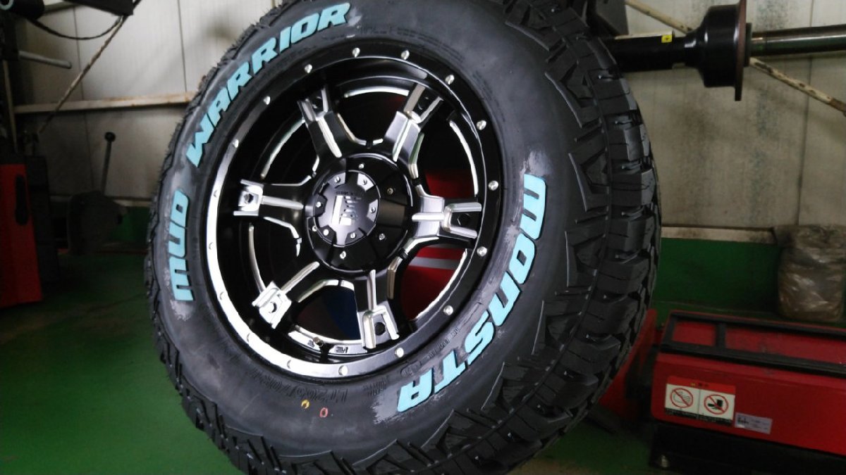 交換無料 MONSTA モンスタ マッド 265 65R17 70R17 ホワイトレター