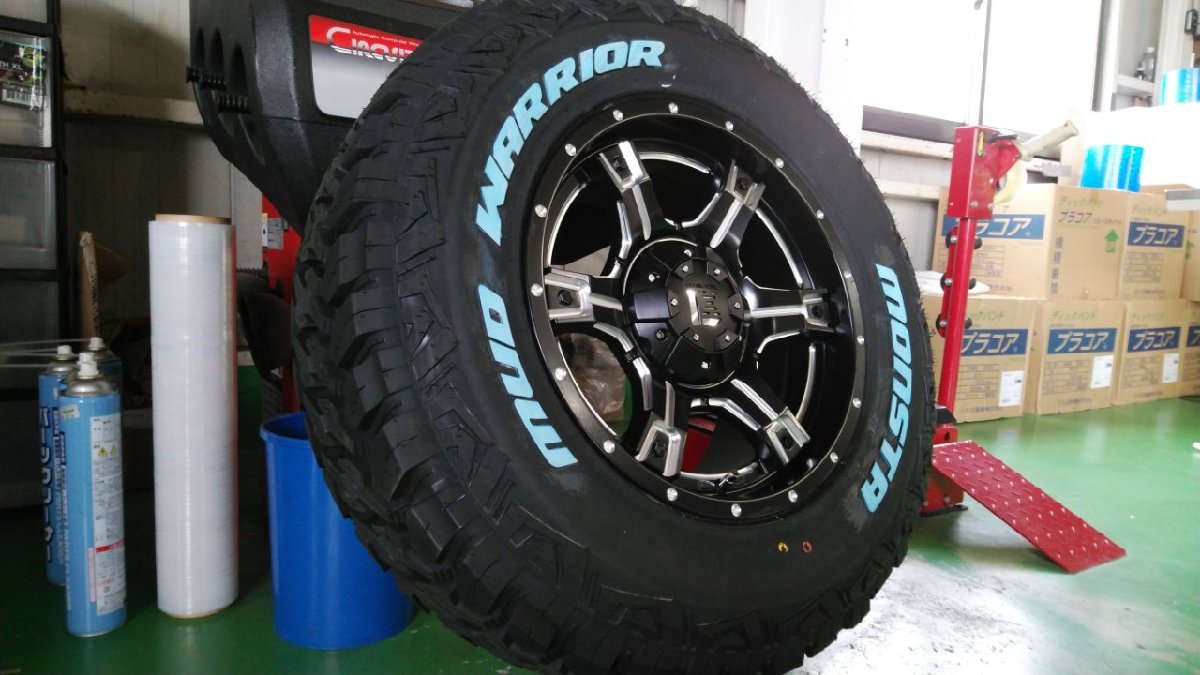 交換無料 MONSTA モンスタ マッド 265 65R17 70R17 ホワイトレター