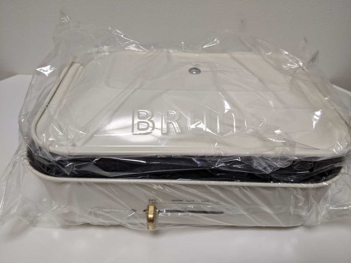 【未使用品】BRUNO ブルーノコンパクトホットプレート BOE021　平面プレートたこ焼きプレート付き　ホワイト