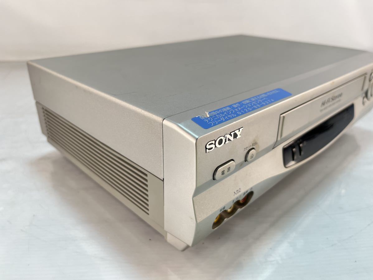 ★SONY ソニー VHSビデオデッキ 通電確認済み 映像機器 SLV-NX1 再生機器 中古品 シルバー 管理E928._画像2