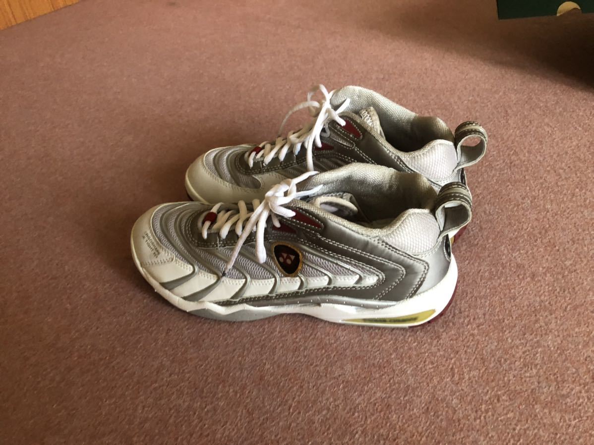[ used * selling out ] Yonex bato Minton shoes 26.0cm