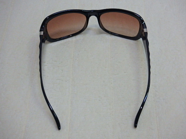 s205u　中古　サングラス　v725-1　黒　ブラック　眼鏡フレーム　めがね　部品　パーツ　ジャンク_画像4