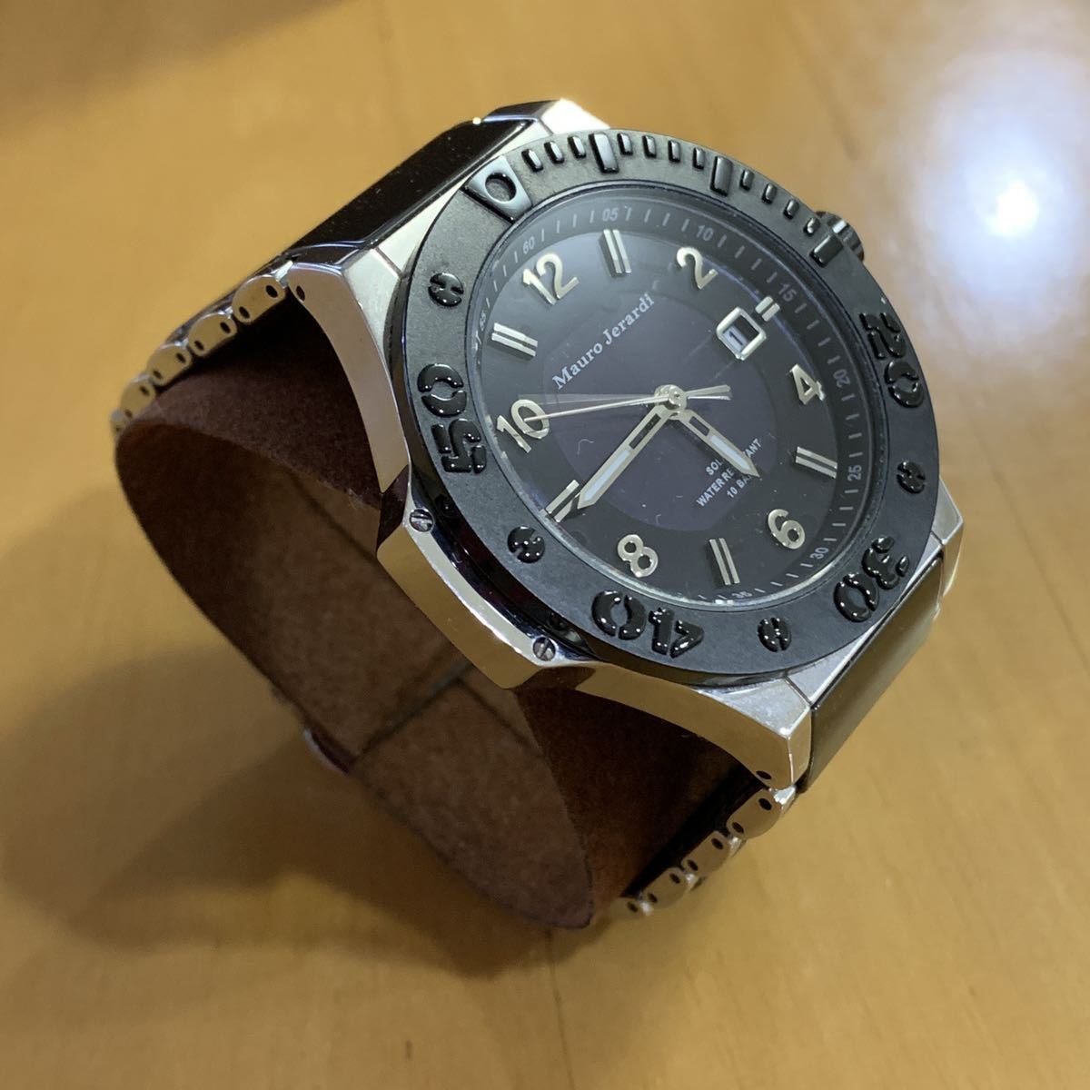 mauro jerardi mj034 メンズ 腕時計 ソーラーウォッチ 10気圧防水 カレンダー セラミック ブラック シルバー_画像3