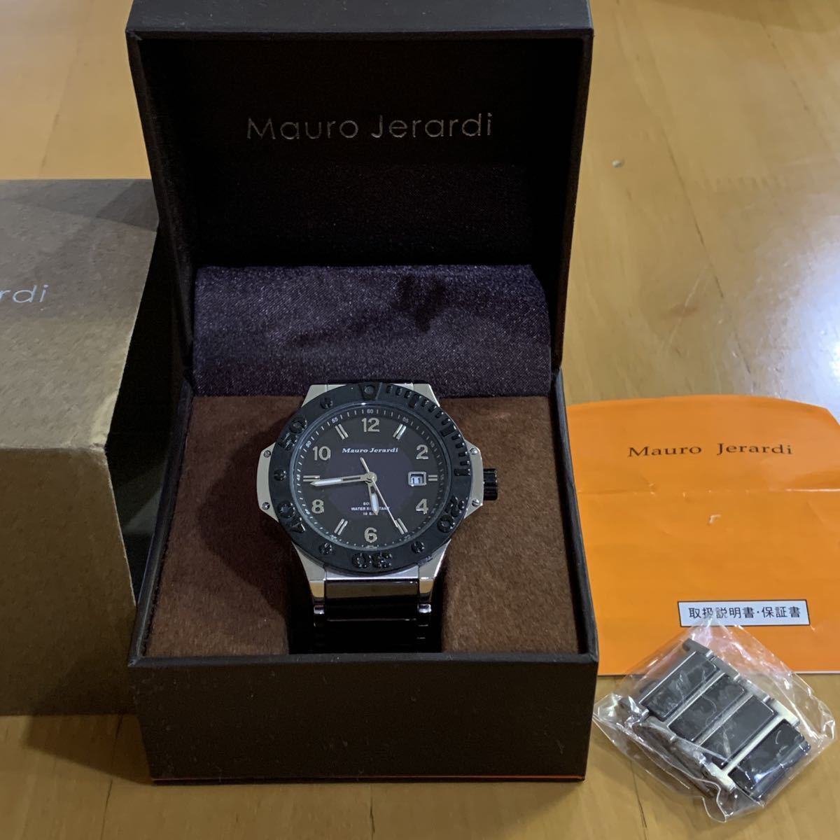 mauro jerardi mj034 メンズ 腕時計 ソーラーウォッチ 10気圧防水 カレンダー セラミック ブラック シルバー_画像1