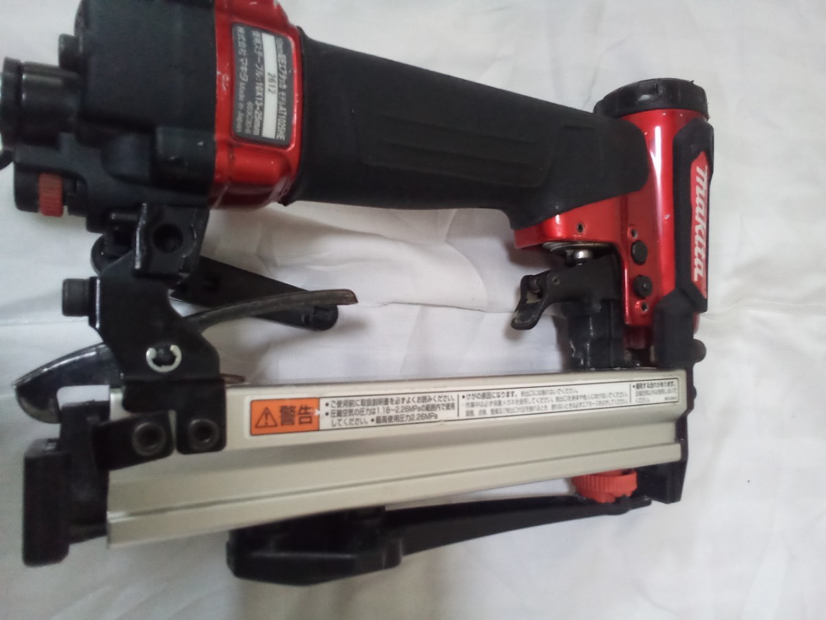 感謝価格】 マキタ(makita) AT1025HE HEM 高圧エアタッカー 電動工具