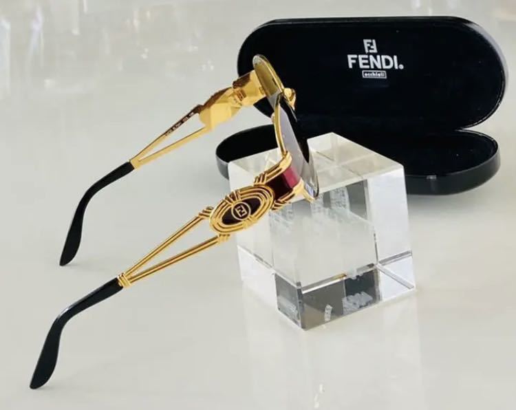 [FENDI] Fendi роскошный . Gold . солнцезащитные очки с футляром не использовался новый товар 