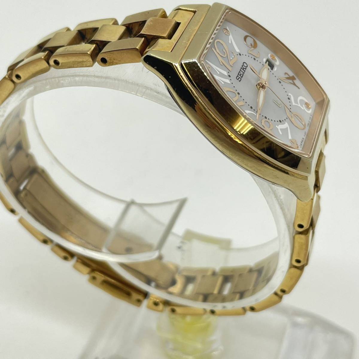 SEIKO セイコールキア V137-0CE0 ソーラー デイト レディース腕時計