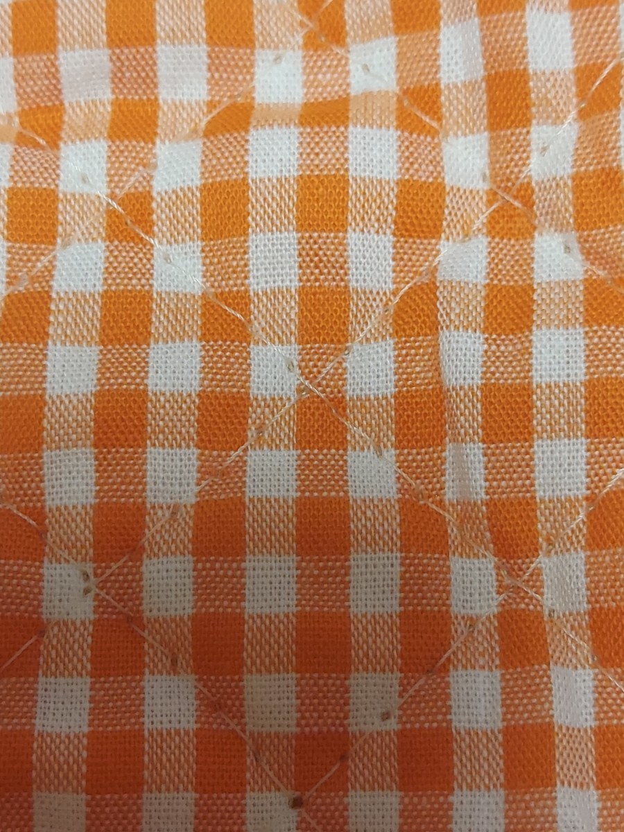 43 濃いオレンジ+白 チェック柄キルト生地　105×40cm　ハギレ