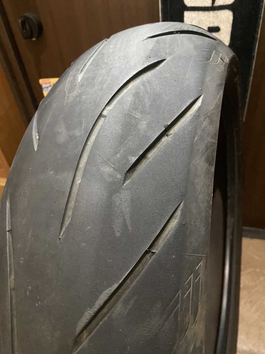 中古MCタイヤ BRIDGESTONE BATTLAX S21 180/55ZR17 ブリヂストン バトラックス ハイパースポーツ 180 55 17 3918 M1588_画像2