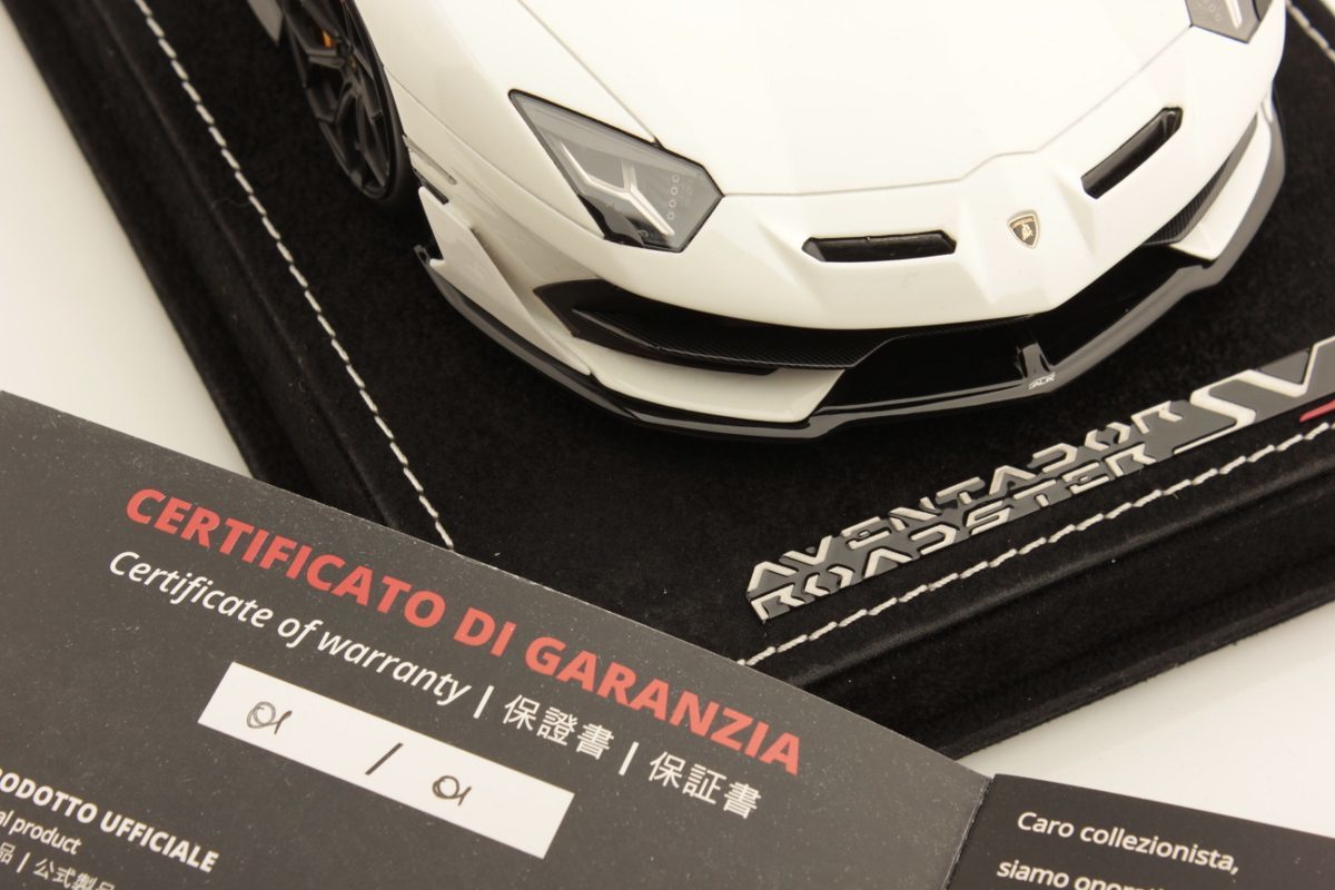 ★世界で１台！超レア右ハンドル！『 01 / 01 』！MR 1/18 Aventador SVJ Roadster ケース封印シール未開封 ツヤあり白 ルーフ別パーツ付属_シリアル ( 01 / 01 )。メーカー保証書付き