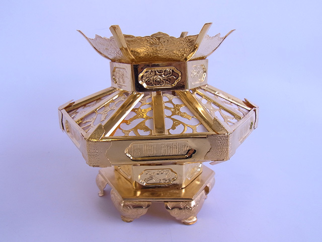 京都一輝堂》【仏具】仏具屋廃業品 六角葵灯籠 L210624-10 京都一輝堂》【仏具】仏具屋廃業品 六角葵灯籠 L210624-10
