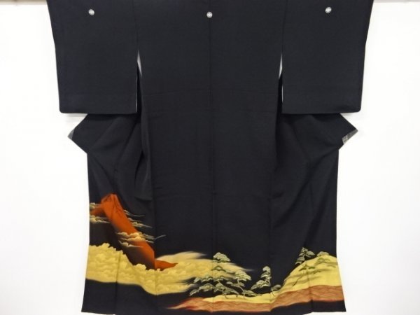 超爆安  5707341: 金彩赤富士に雲海・松模様刺繍留袖(比翼付き) 留袖