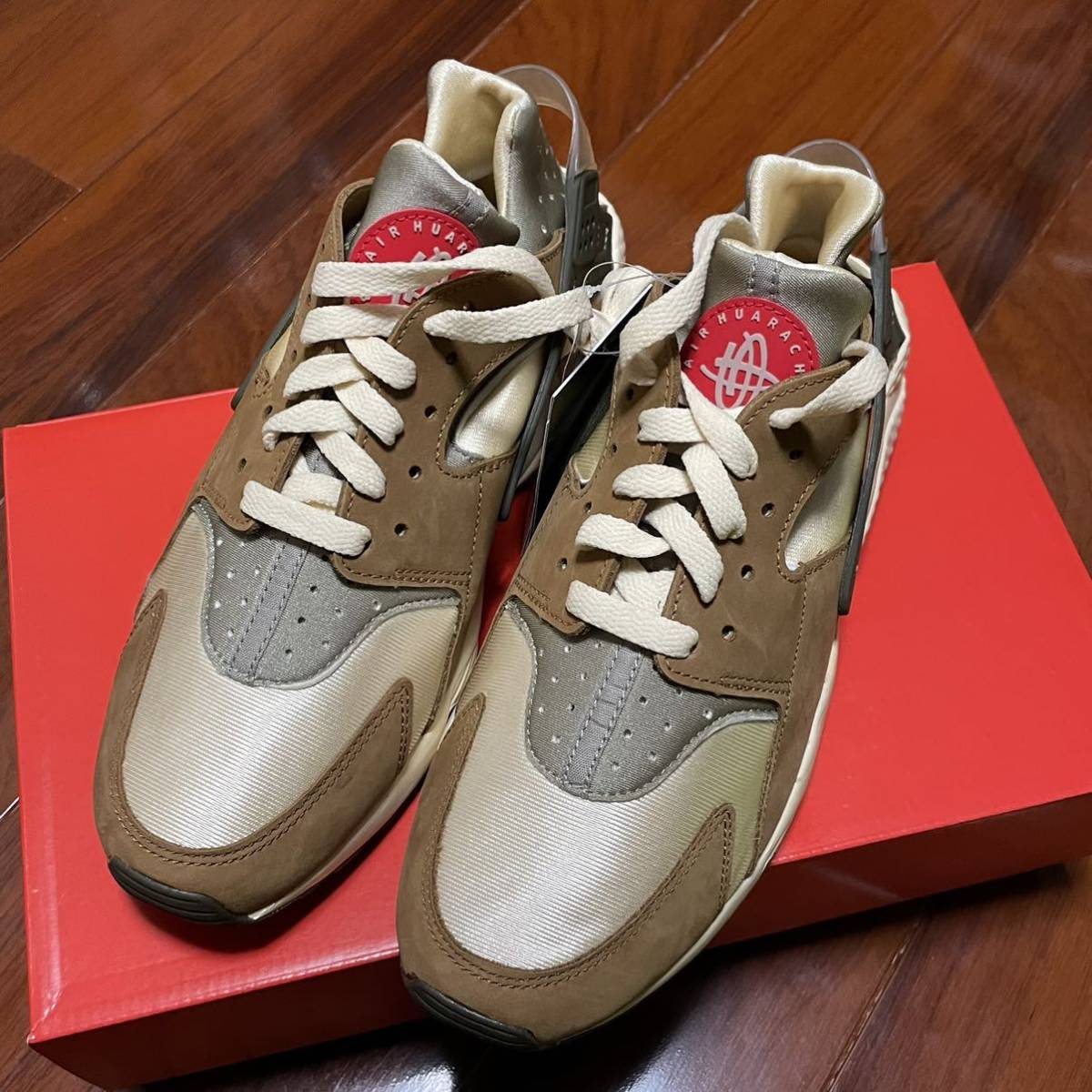 新品未使用STUSSY × NIKE AIR HUARACHE DESERT OAK DD1381-200 ナイキ