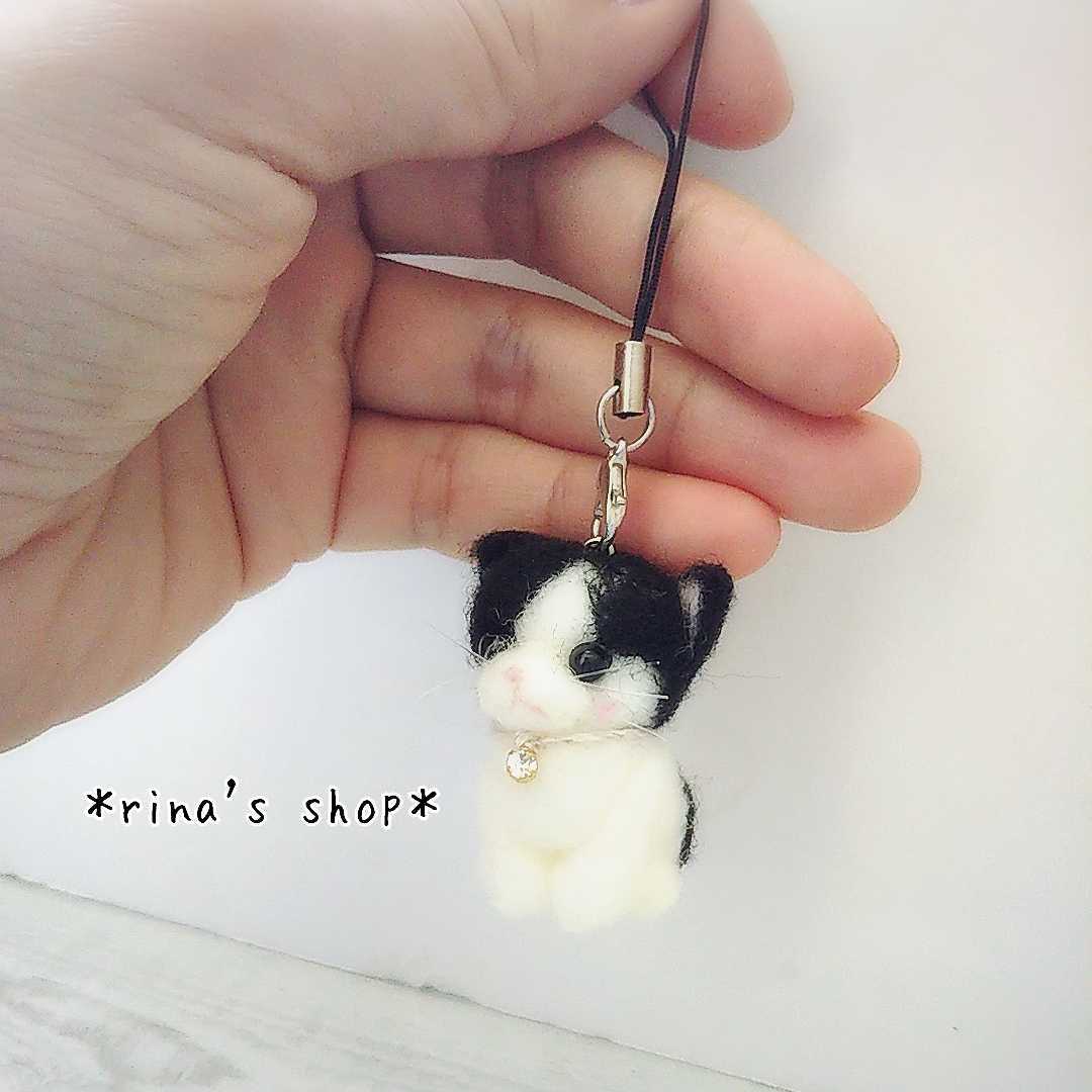 rina's shop*3.5㎝愛猫ハチワレ猫ストラップ*猫フィギュア*ドール
