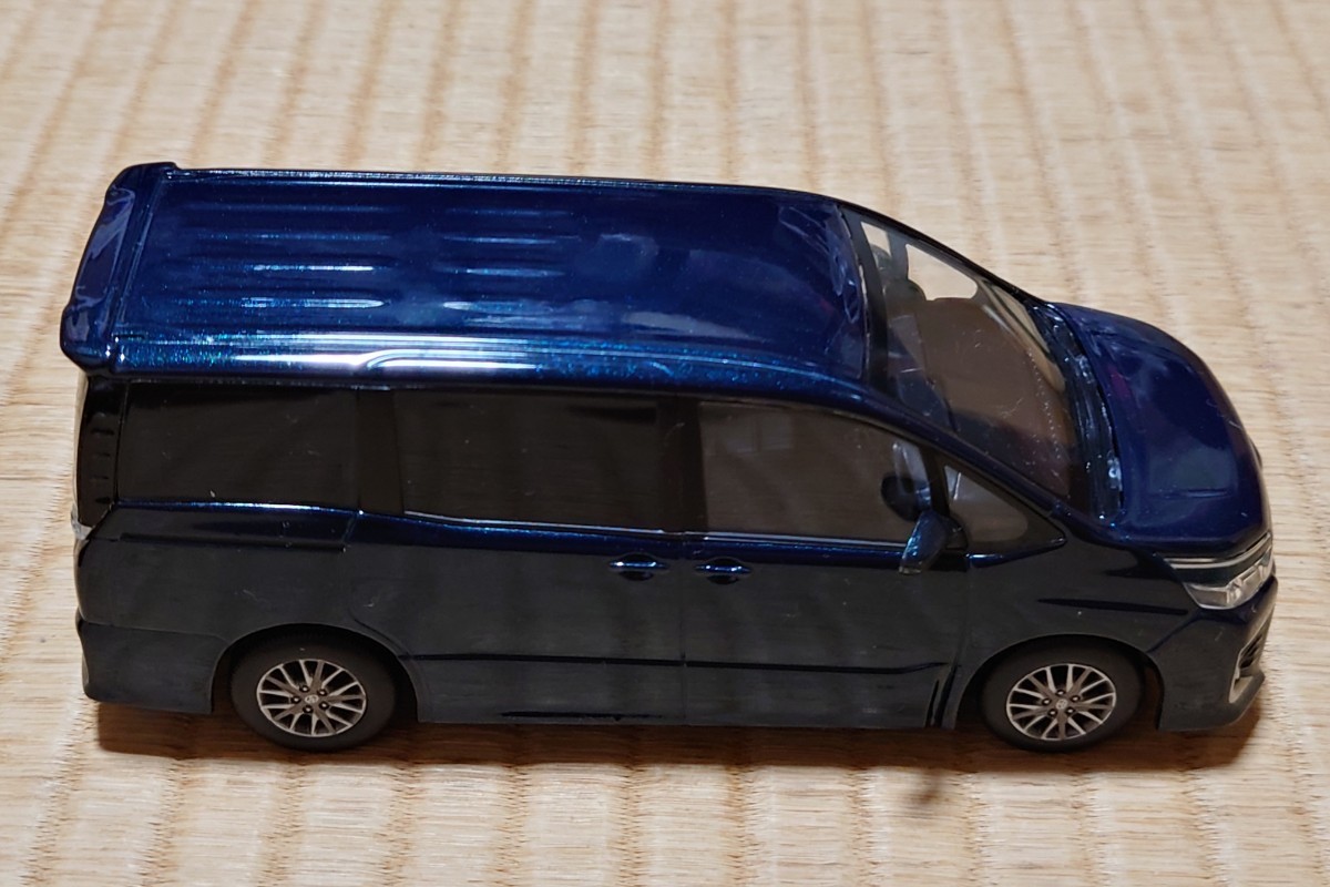トヨタヴォクシー 80系 前期 カラーサンプル ミニカー|Yahoo トヨタヴォクシー 80系 前期 カラーサンプル ミニカー|Yahoo