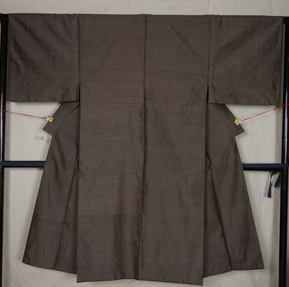 絹100％　本場奄美大島100亀甲絣　男のきもの　着物、　　誂え仕立　　 中古品