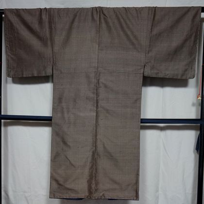 絹100％ 本場大島紬　男物着物、羽織お対のきもの　　　　誂え仕立　未着用品