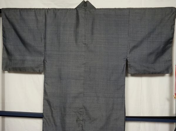 絹100％ 本場大島紬　男物着物、羽織、長襦袢、お対のきもの　誂え仕立　中古品