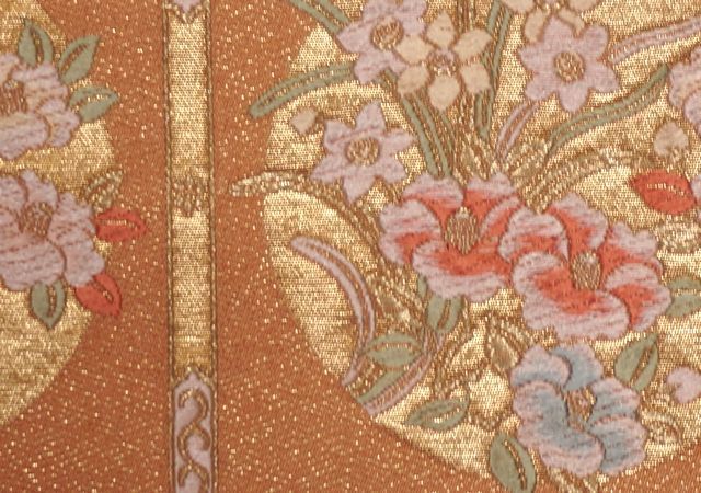 絹100%　西陣織物　金銀箔唐織錦花の丸紋袋帯　　中古品　_画像4
