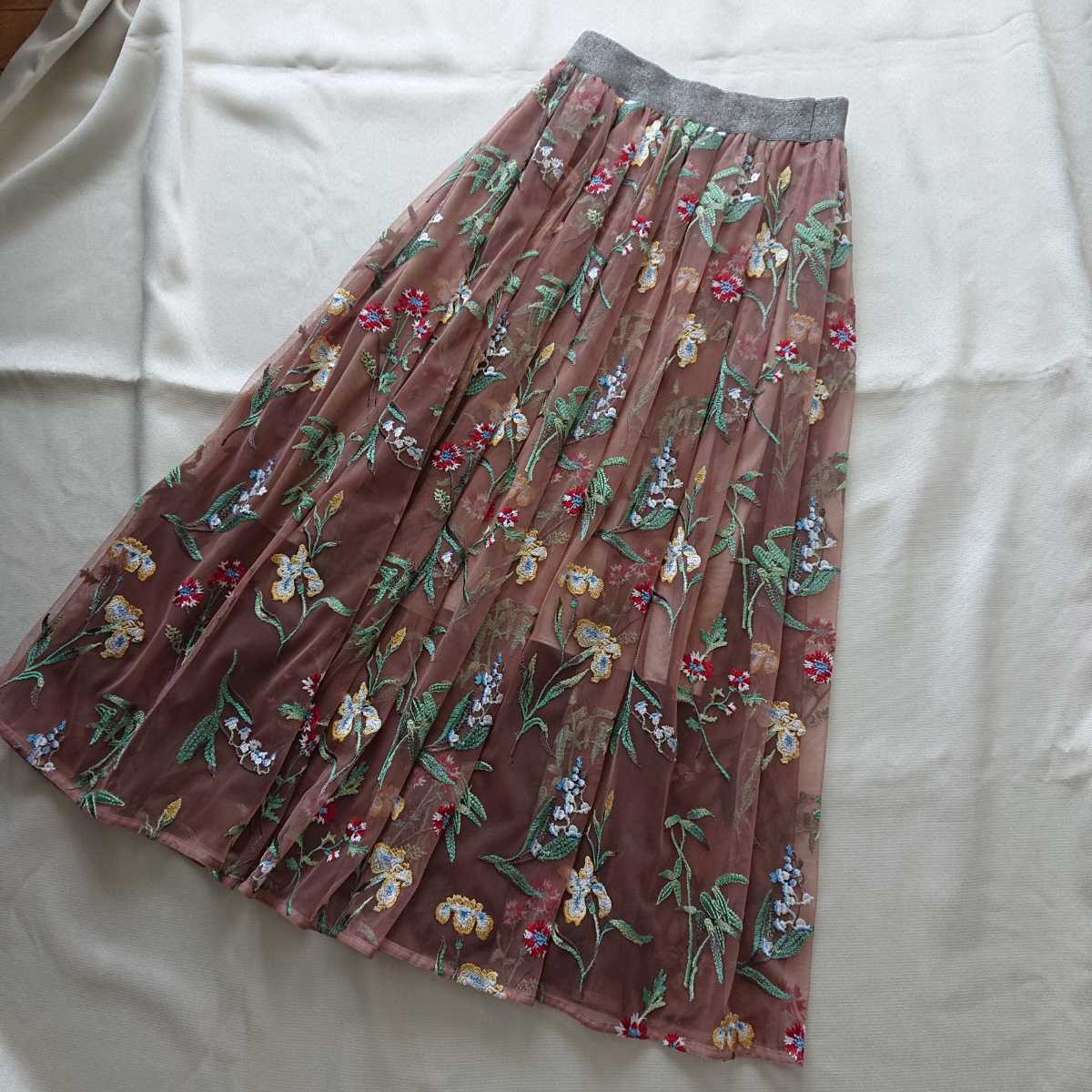 VIVIENNE TAM花柄刺繍 チュールスカート 40 美品 - drmiraygunyuztoklu.com