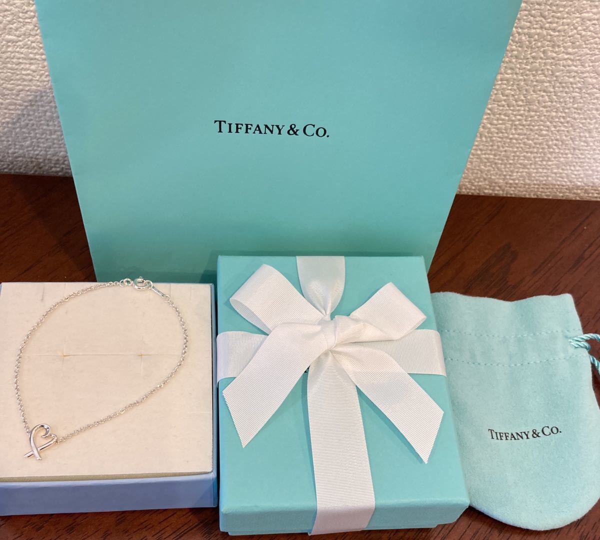 ◎付属品あり◎ 3点 ティファニーTIFFANY &Co. ブレスレット ラヴィングハート　シルバー ケース 巾着 紙袋 リボン ハート_画像3