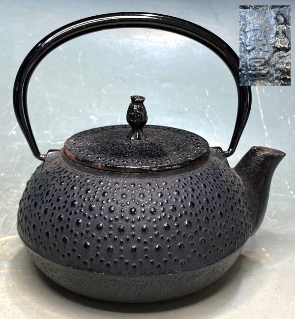 ヤフオク! - 盛栄堂「南部鉄器 霰 鉄瓶」 平丸形 松実摘 アラレ 南部...