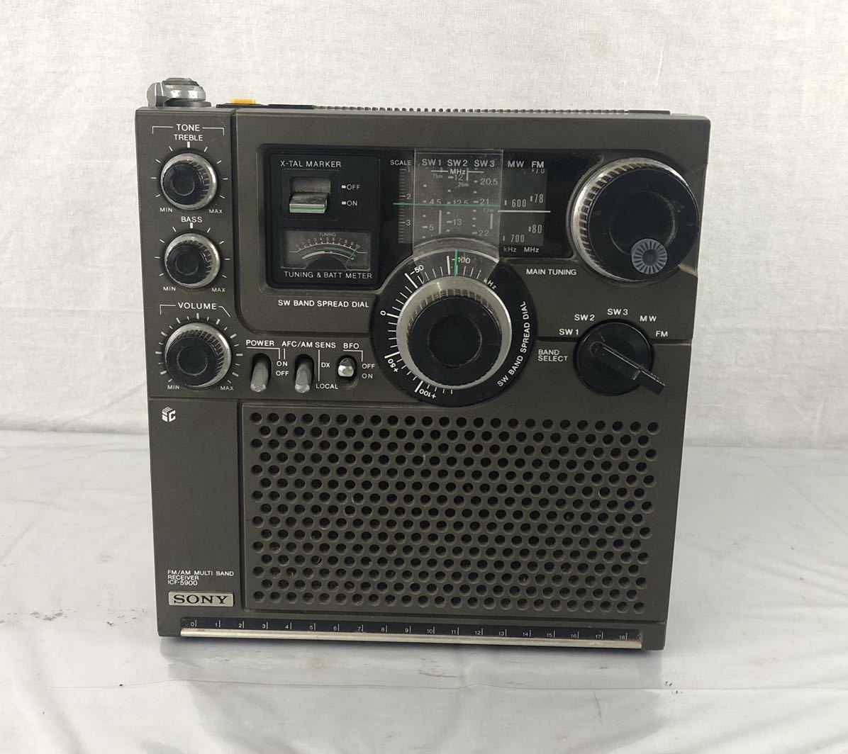 【HI608】SONY ソニー ICF-5900 スカイセンサー ラジオ FM/AM 昭和レトロ_画像1