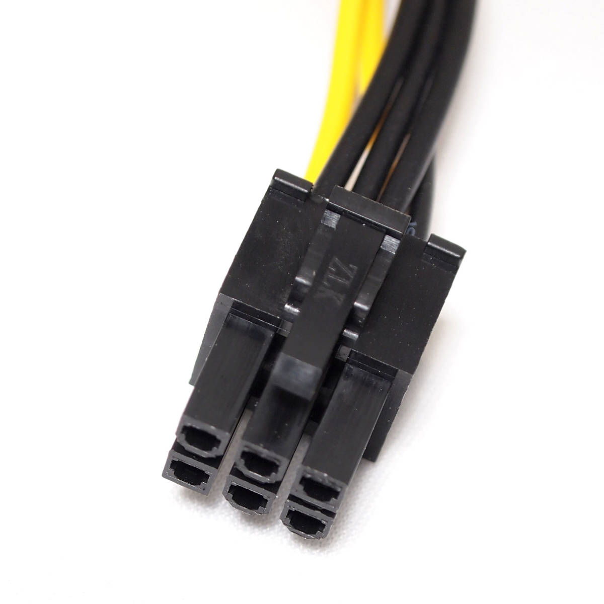送料無料！【新品】SATA（オス） → PCIe6PIN（メス）電源変換ケーブル　グラボ補助電源等に　長さ約15cm　ゆうパケット発送
