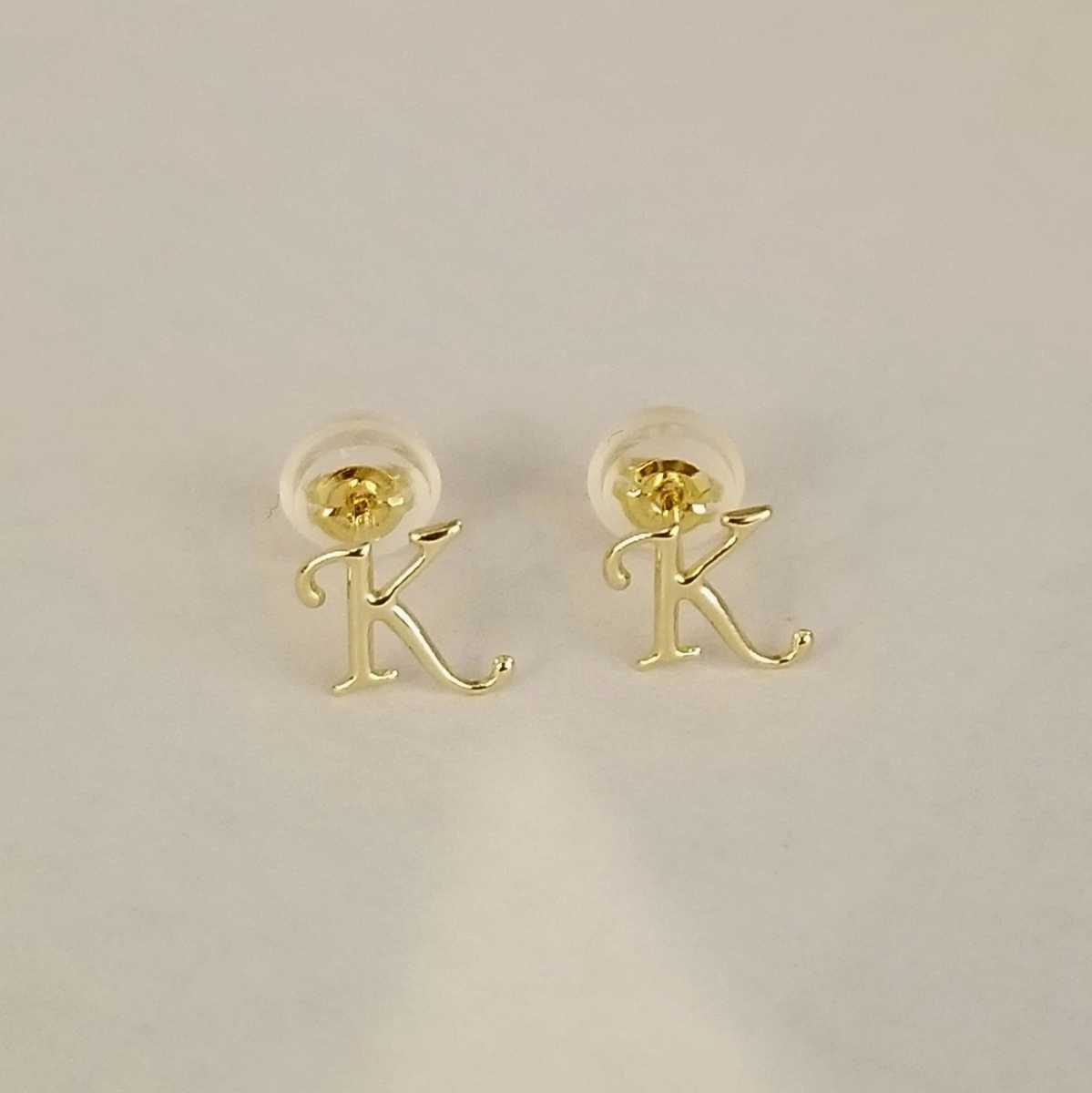 超歓迎された】 新品 K18イニシャルピアス お好きな2個 1個購入よりお