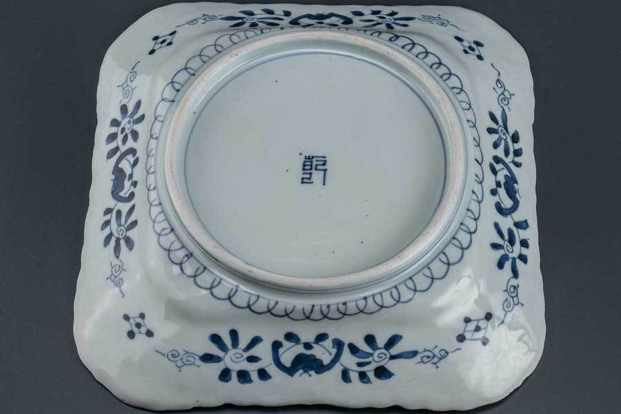 真】『 古伊万里 青磁染付陽刻菊花山水文角皿 四方皿 江戸後期 真】『 古伊万里 青磁染付陽刻菊花山水文角皿 四方皿 江戸後期