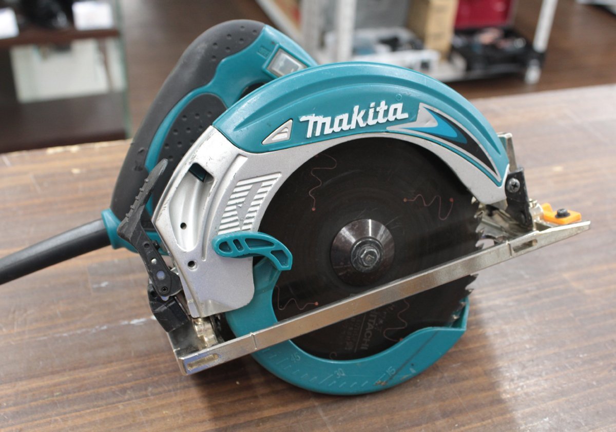 動作確認済 makita/マキタ 165mm マルノコ 5637BA 木工用 LEDライト付き 丸ノコ 丸のこ コード 電動工具 
