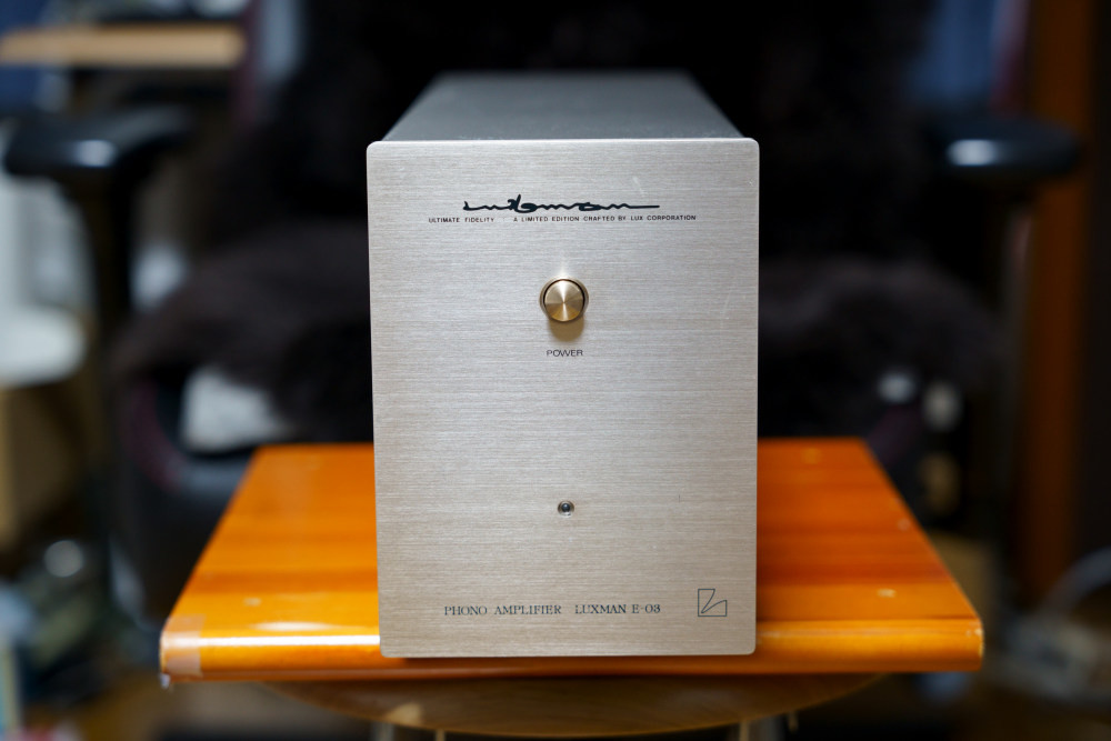 LUXMAN E-03 MM/MC独立の4アンプ構成フォノイコライザー LUXMAN E-03 MM/MC独立の4アンプ構成フォノイコライザー