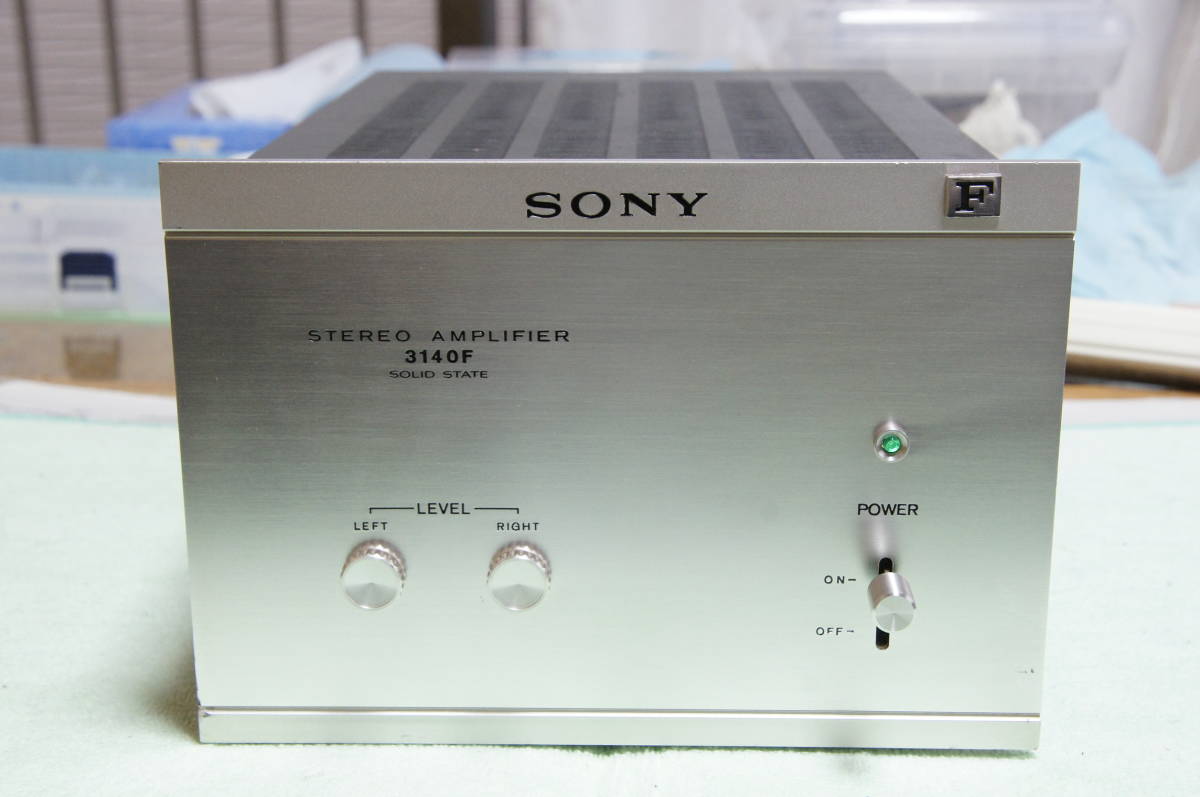 整理番号②　SONY製パワーアンプ　TA-3140F 完動品・美品_左下角に打ちキズ有る以外は概ね美品