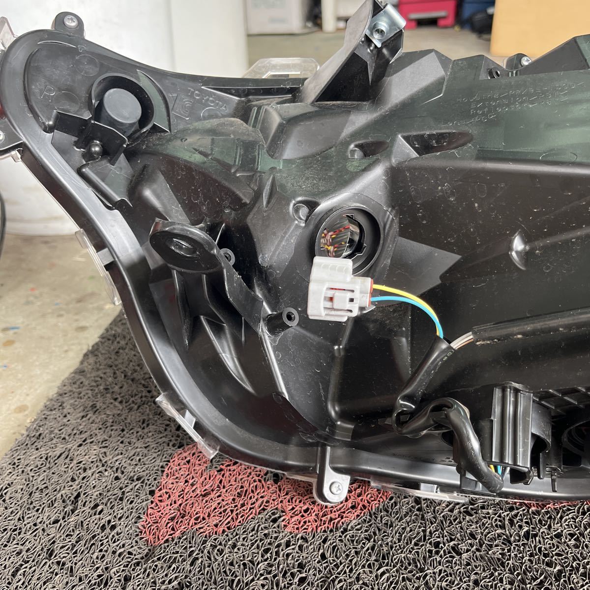 トヨタ 美品 ラブ4 RAV4 MXAA52 MXAA54 純正 右 ヘッドライト トヨタ 美品 ラブ4 RAV4 MXAA52 MXAA54 純正 右 ヘッドライト