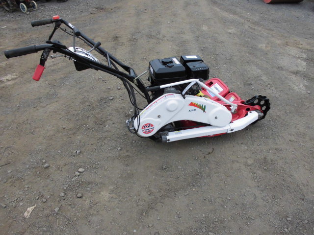 共立 AZ736 ウイングモア。 自走式二面畦草刈機 。2WD。バック 共立 AZ736 ウイングモア。 自走式二面畦草刈機 。2WD。バック