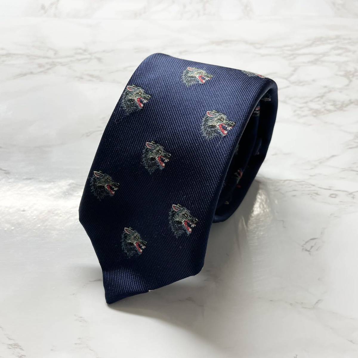 極美品 極希少 GUCCI グッチ ネクタイ シルク100% ウルフ柄 狼 極美品 極希少 GUCCI グッチ ネクタイ シルク100% ウルフ柄 狼