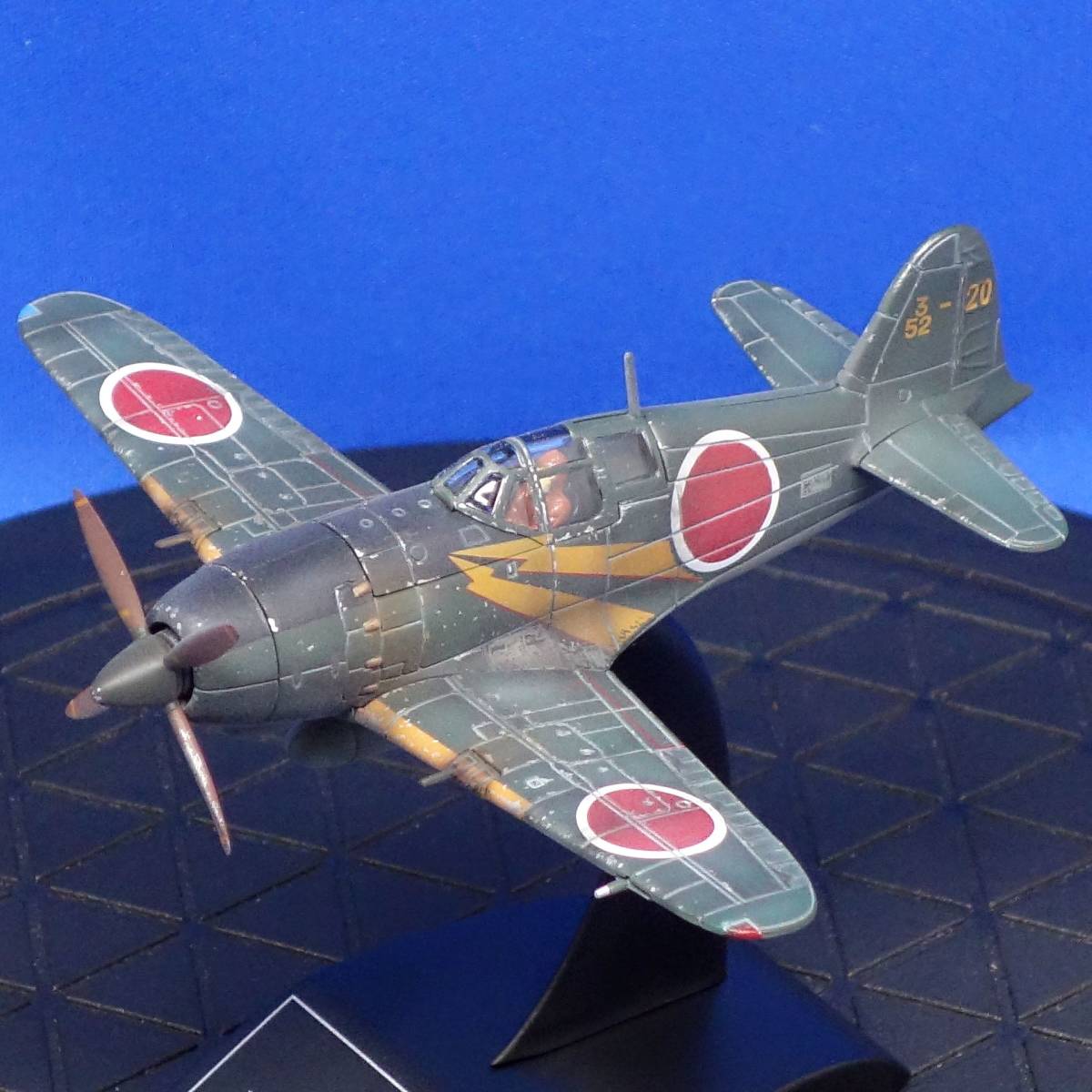 Yahoo!オークション - 三菱 J2M3 局地戦闘機 雷電 二一型 第352 Yahoo!オークション - 三菱 J2M3 局地戦闘機 雷電 二一型 第352