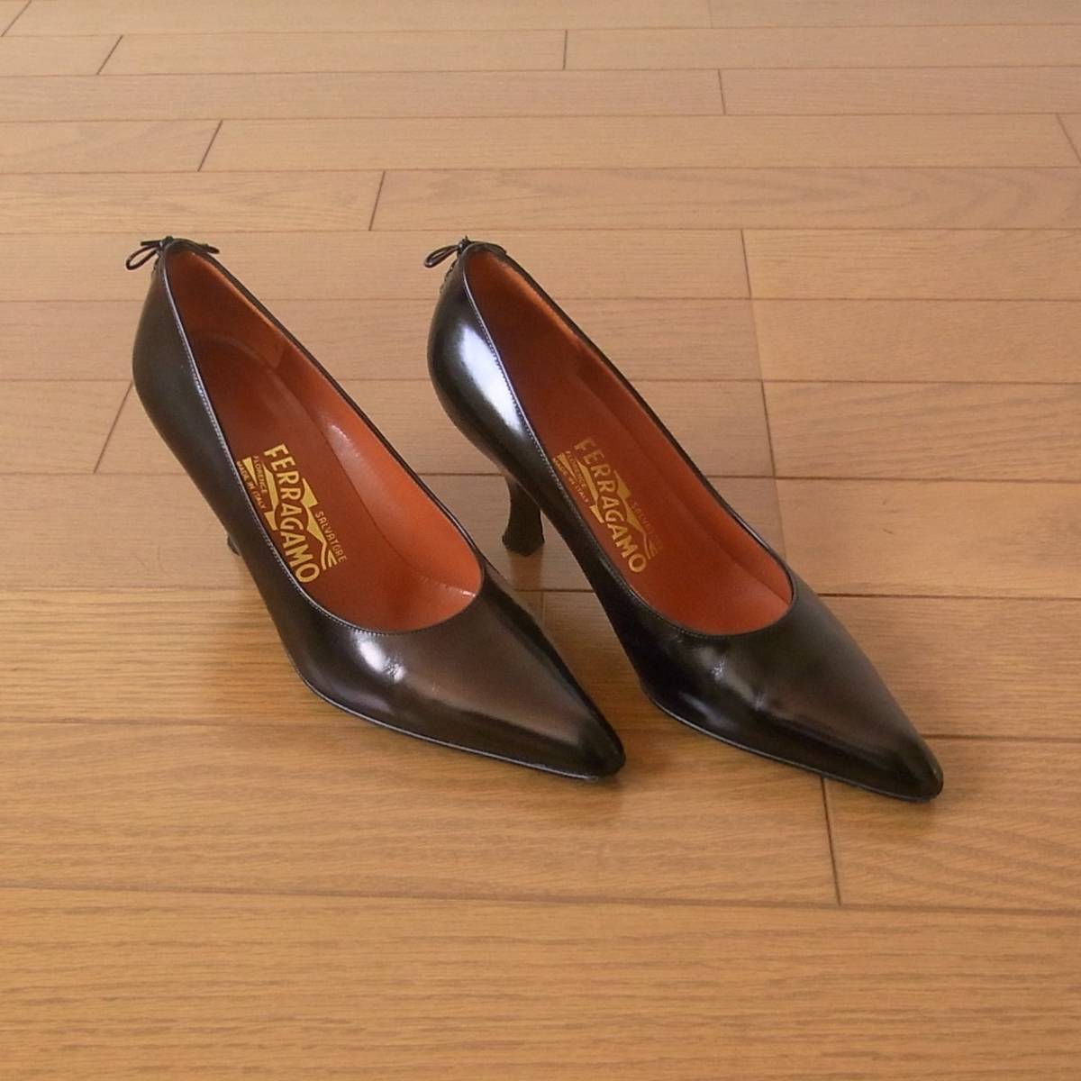 美品 SALVATORE FERRAGAMO サルヴァトーレ フェラガモ パンプス 5 22cm