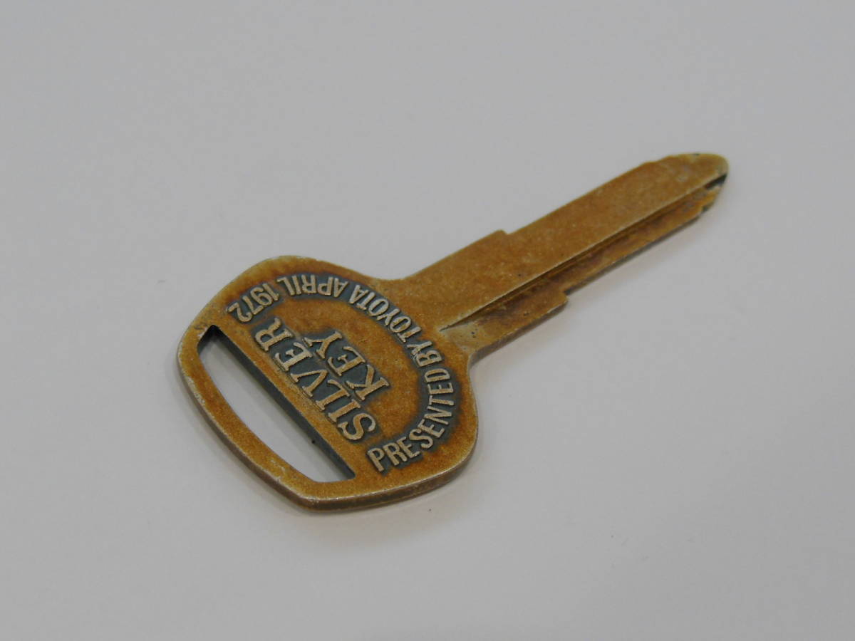 TOYOTA MOTOR 1972 SILVER KEY оригинальный серебряный ключ редкий серебряный ключ SV Toyota Motor вес примерно 10.4g оригинальный серебряный печать есть APRIL не продается Novelty 