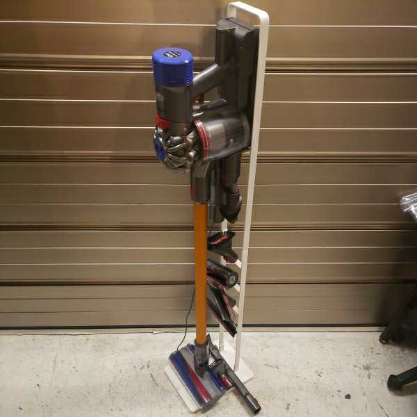 ☆美品☆ダイソン 掃除機 コードレスクリーナー SV10 dyson V8 FIuffy