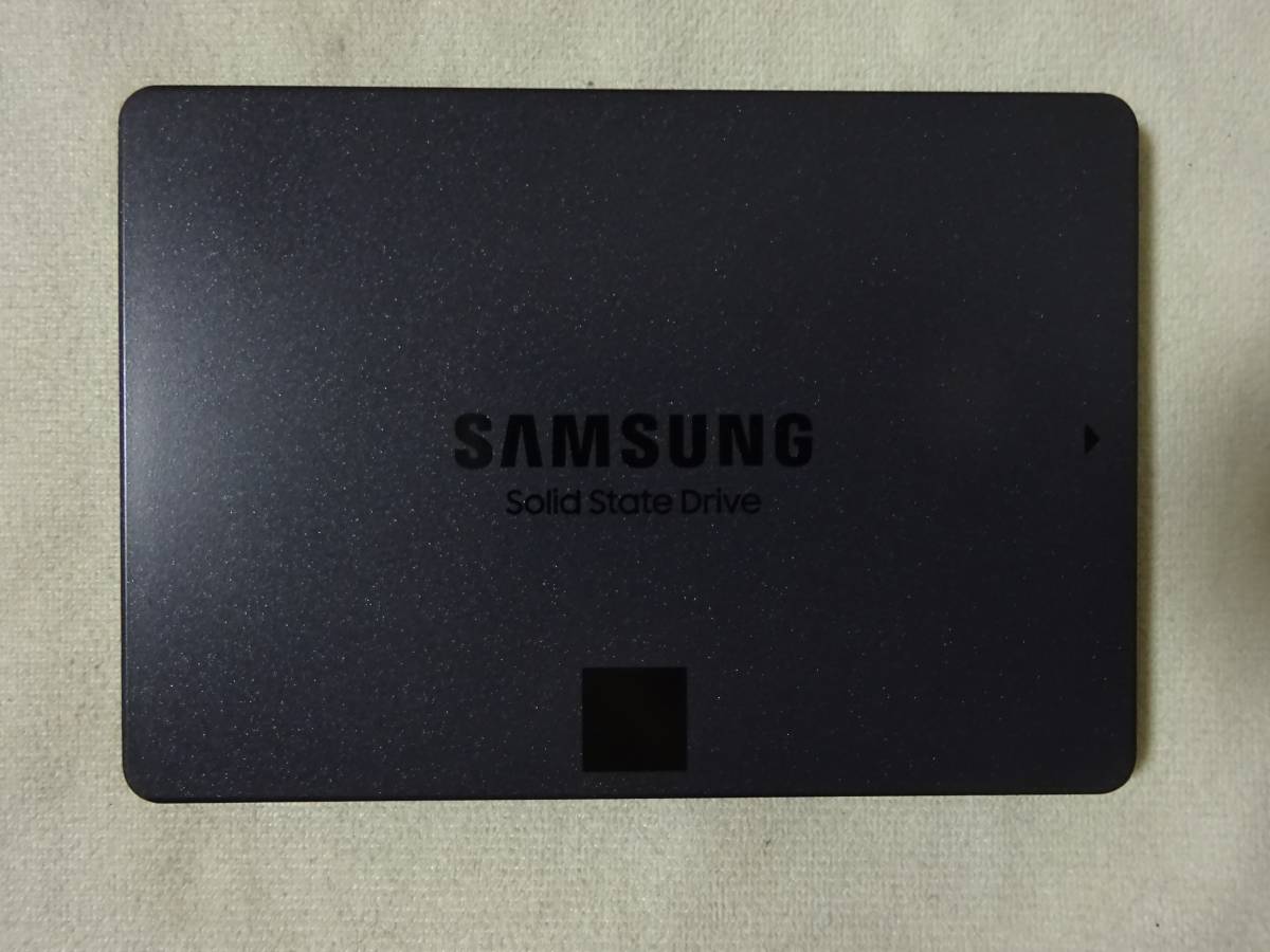 【送料無料！】サムスン SAMSUNG製 SSD（1TB） 860QVO MZ-76Q1T0 2.5インチ SATA_画像1