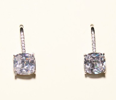 最高最上級カラー 2ct 10石 超大粒 ダイヤモンドピアス プラチナ仕上 注目 新品 贈答品 価格高騰中_画像3