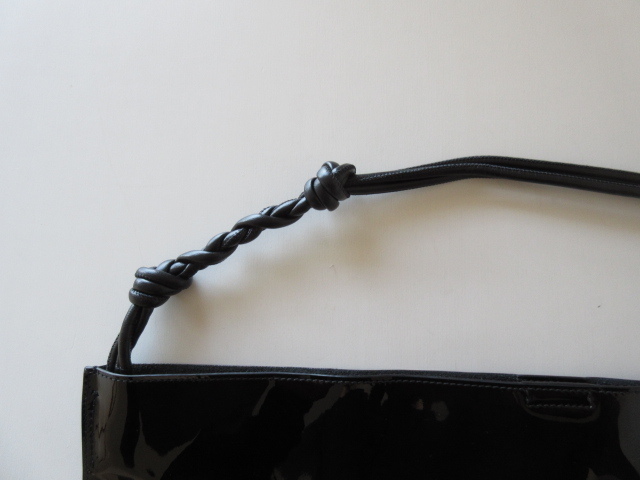 美品 JIL SANDER / ジル・サンダー Patent Leather Shoulder Bag In Black * パテントレザー トートバッグ ショルダーバッグ_画像4