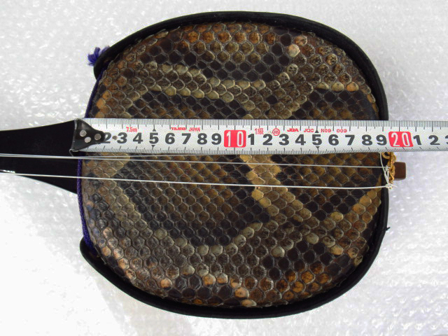 大人気国産 ヤフオク! - 三線 和楽器 弦楽器 蛇皮 本皮 沖縄 琉球 カラク... 人気新作