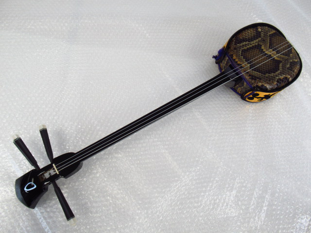 大人気国産 ヤフオク! - 三線 和楽器 弦楽器 蛇皮 本皮 沖縄 琉球 カラク... 人気新作