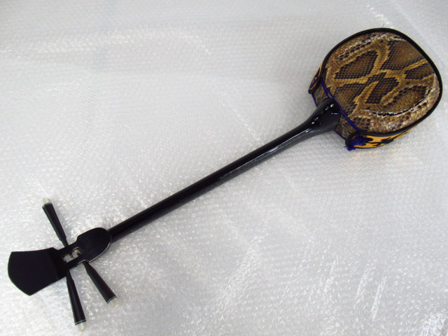 大人気国産 ヤフオク! - 三線 和楽器 弦楽器 蛇皮 本皮 沖縄 琉球 カラク... 人気新作