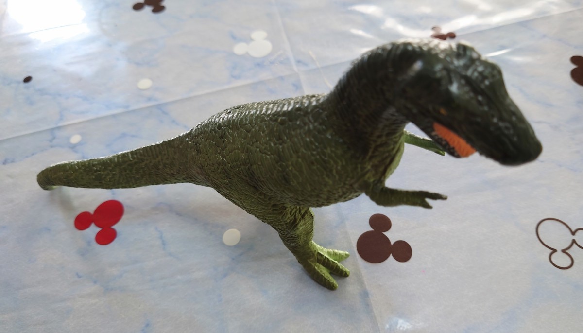 恐竜 ティラノサウルス他　リアル フィギア　合計８体