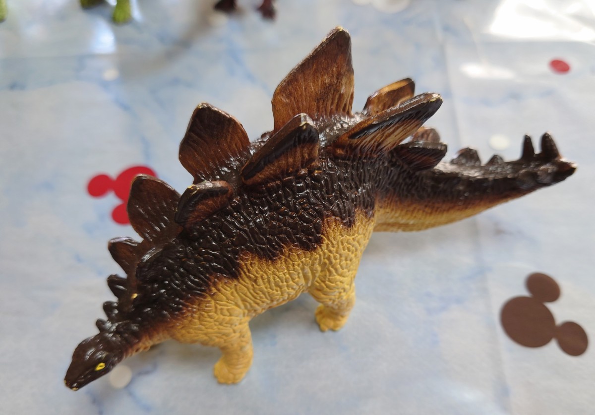 恐竜 ティラノサウルス他　リアル フィギア　合計８体
