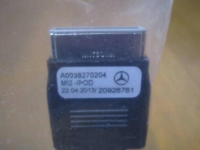 【新品】メルセデスベンツ Mercedes-Benz　純正　インターフェースケーブル　iPod用接続コード　A0038270204_画像2