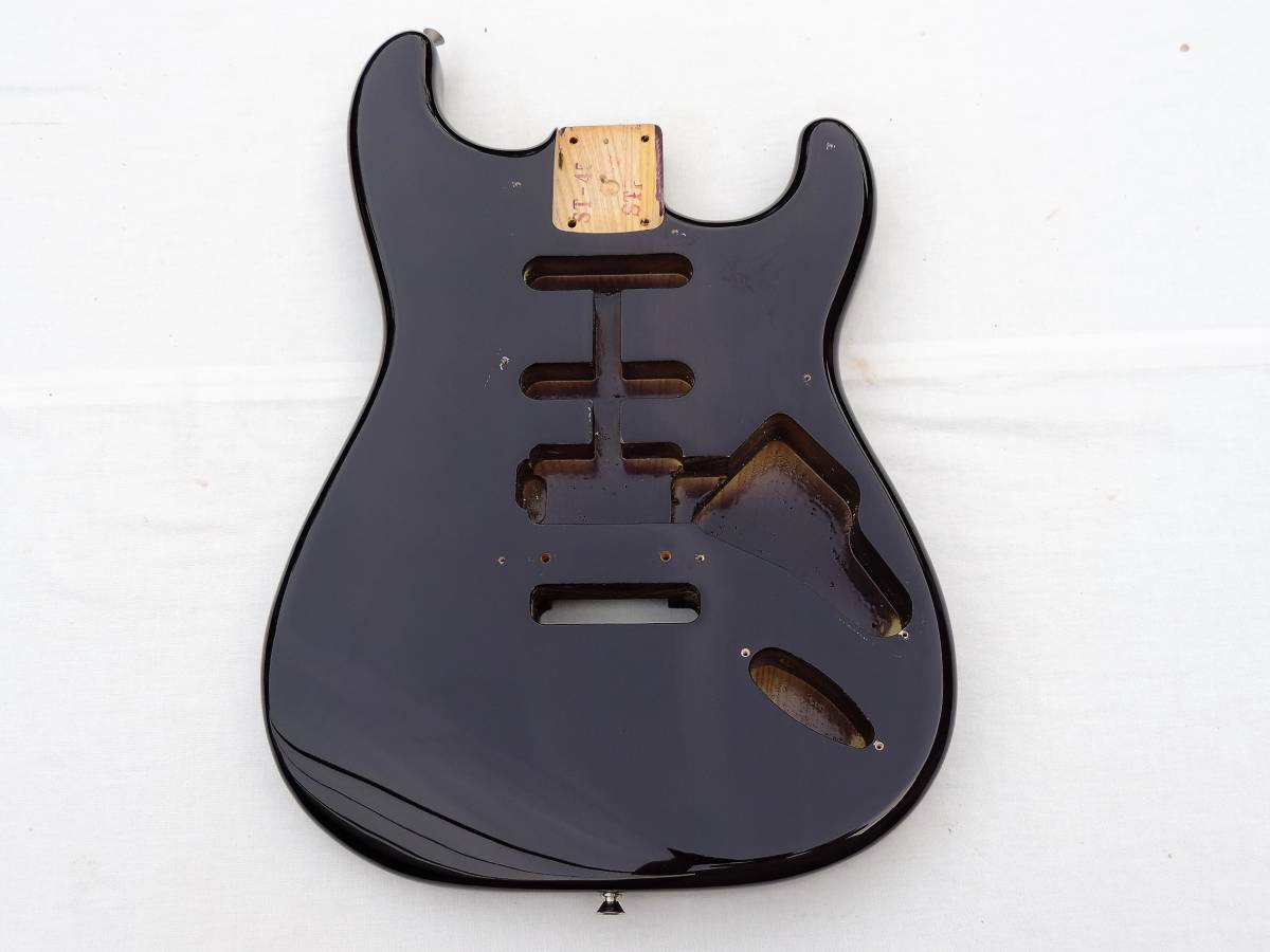 FERNANDES フェルナンデス ストラト型ボディ アッシュ2P FERNANDES フェルナンデス ストラト型ボディ アッシュ2P